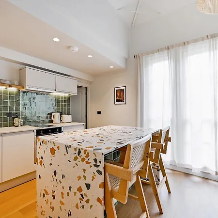 Leworth Apartments, Windsor Room photo