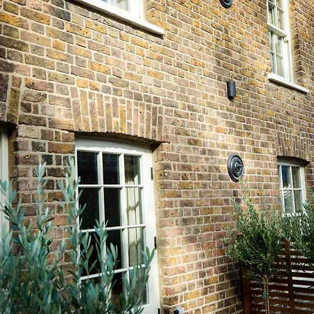 Leworth Apartments, Windsor Room photo