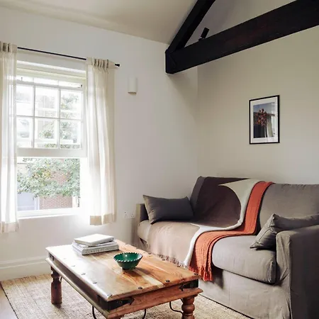 Leworth Apartments, Windsor Room photo