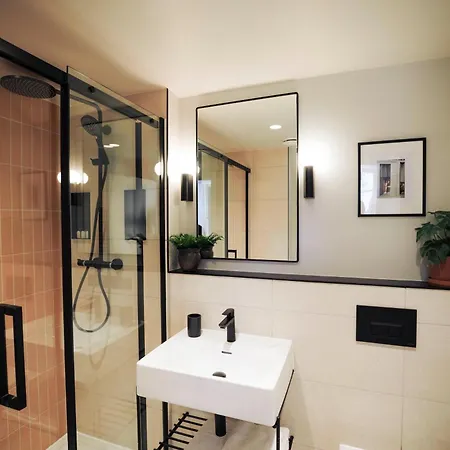Leworth Apartments, Windsor Room photo