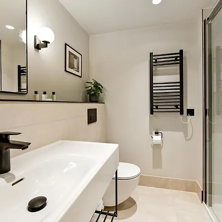 Leworth Apartments, Windsor Room photo