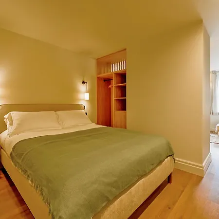 Leworth Apartments, Windsor Room photo
