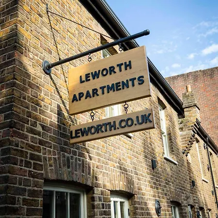 Leworth Apartments, Windsor Exterior photo