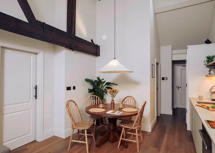 Leworth Apartments, Windsor