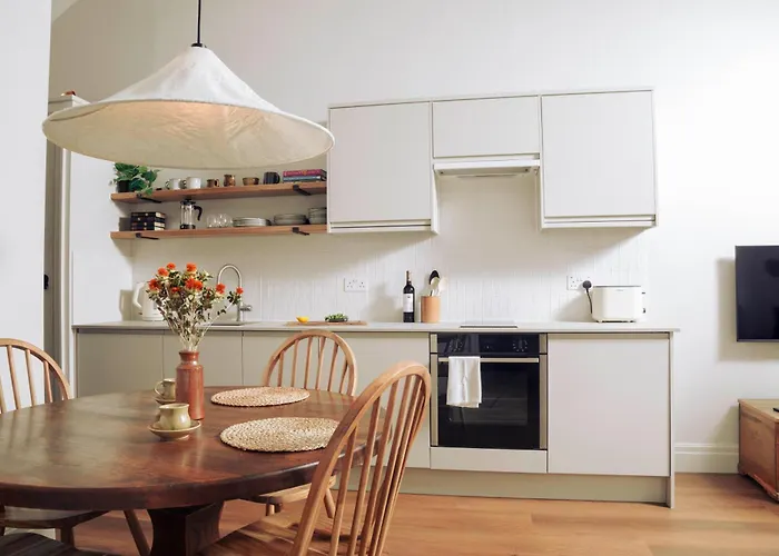 Leworth Apartments, Windsor