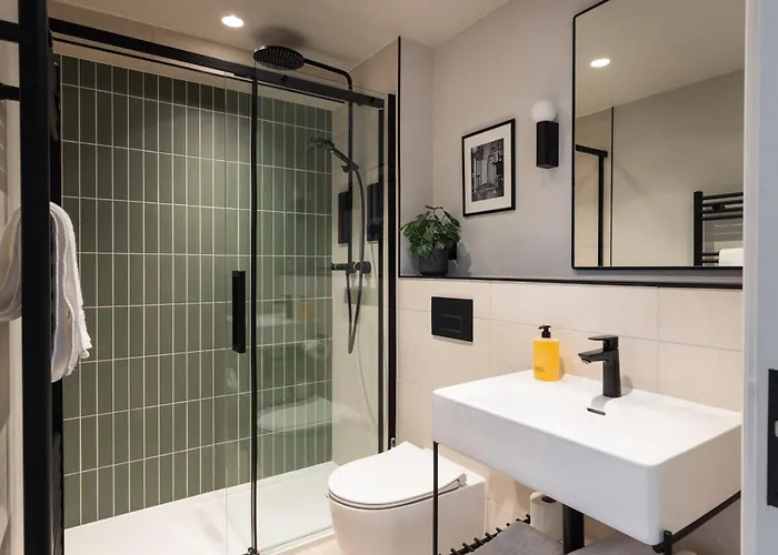 Leworth Apartments, Windsor
